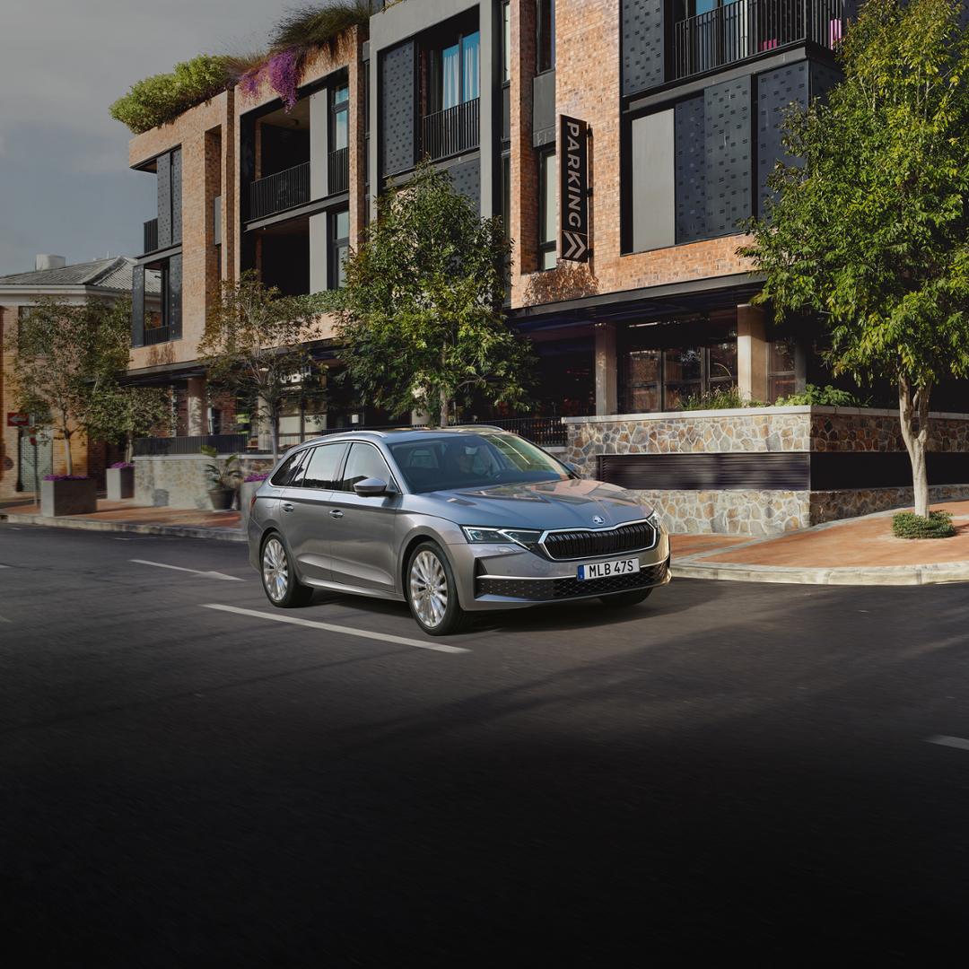 Grå Skoda Octavia Combi