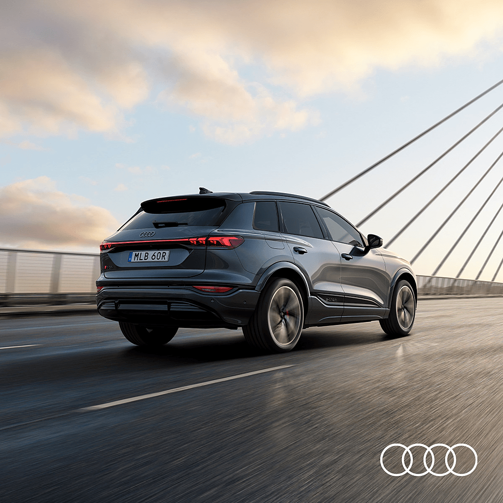 grå blå audi q6 e-tron