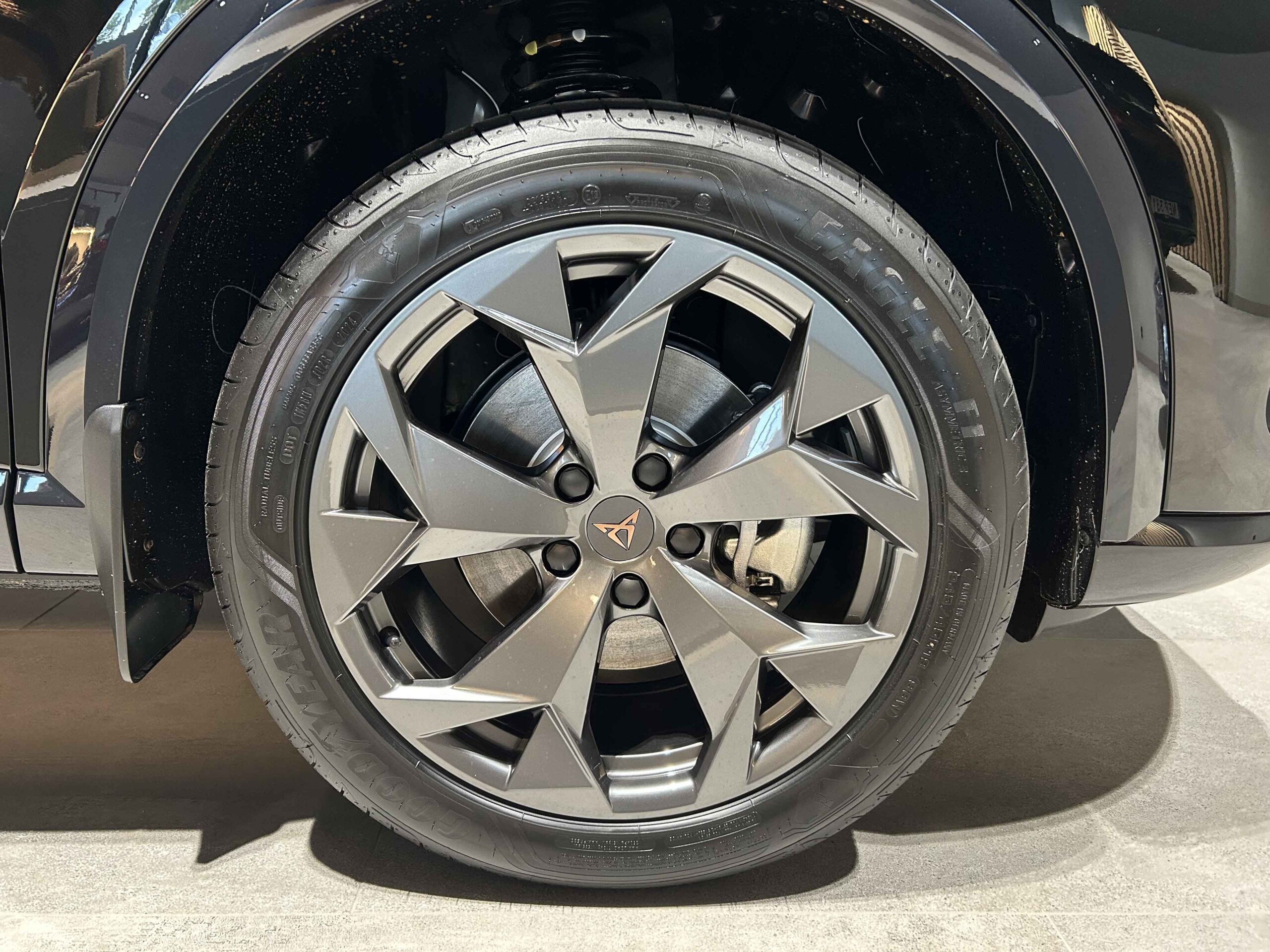 Svart Cupra Formentor fälg