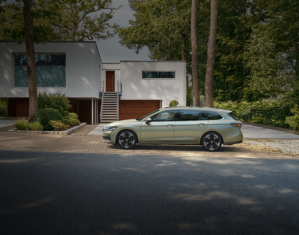 grön skoda superb combi