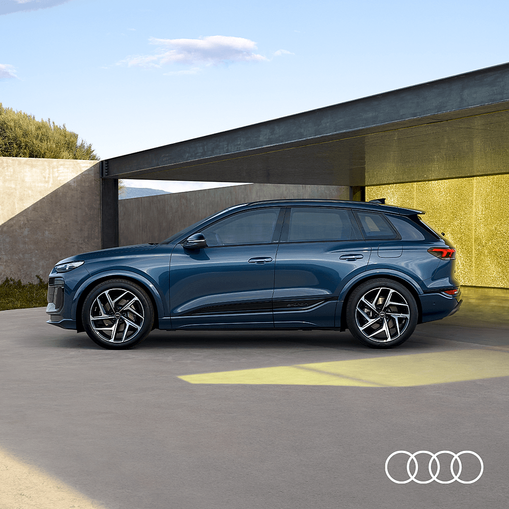 grå blå audi q6 e-tron
