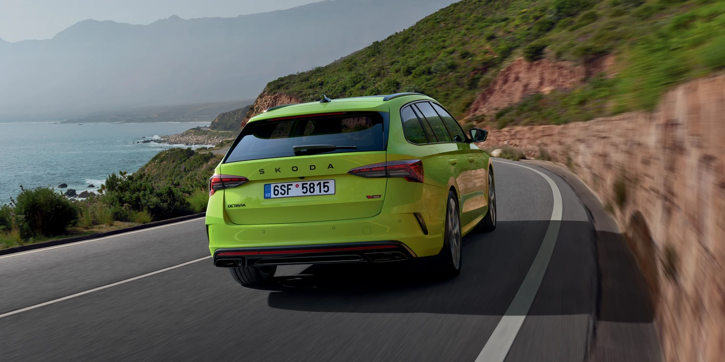 grön skoda octavia combi rs